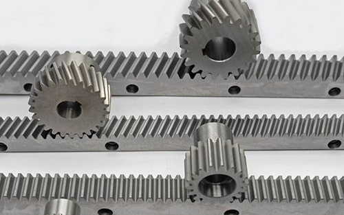 一種大型數(shù)控龍門銑床縱向齒輪齒條傳動要求 一種大型數(shù)控龍門銑床縱向齒輪齒條傳動要求